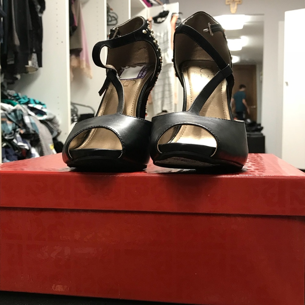 Heels - Picture 2 of 4